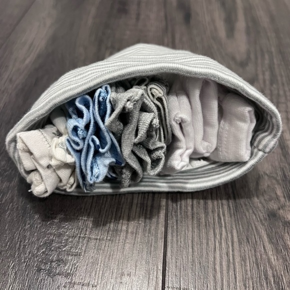 Assorted Scratch Mittens and Hat - Picture 4 of 4